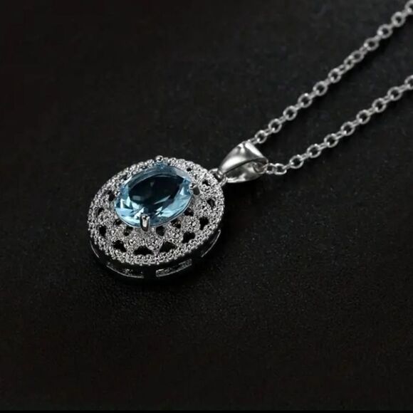 Exquisite Blue Topaz Pendant with Necklace - Picture 3 of 5